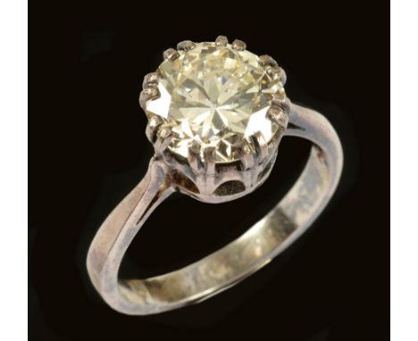 A Diamond single stone Ring claw-set brilliant-cut stone estimated 2.5cts in platinum, ring size L 1/2