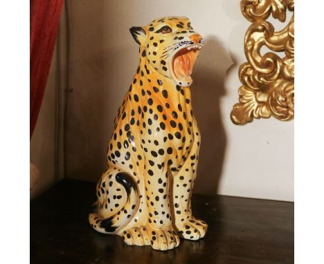 Polychrome porcelain sculpture Italy, 20th centurydepicting a jaguar44x26 cm.