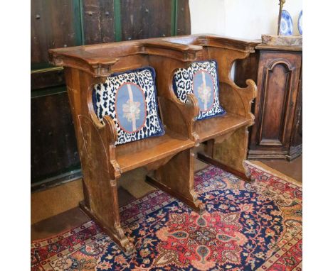 Walnut choir bench Italy, 17th-18th centuryshaped structure, with foldable seats114x140x52 cm.