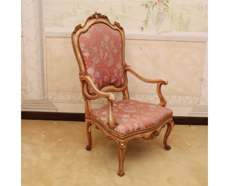Lacquered and golden wood armchair Italy, 20th centuryshaped line structure carved with vegetal motifs, moved line armrests, 