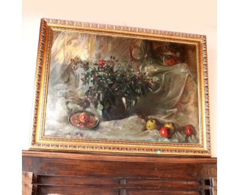 Italian painter 20th century"Still life of flowers and fruit", oil on table, within gilded wooden frame70x100 cm.