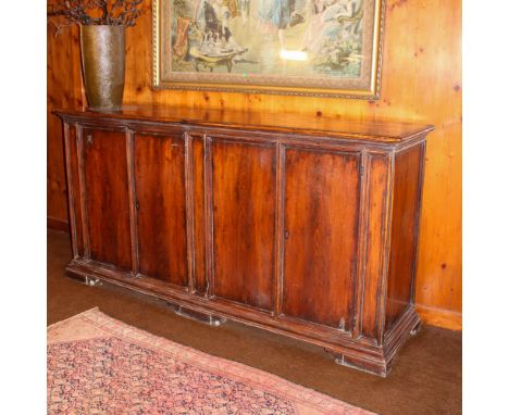 Walnut sideboard Italy, 20th centuryrectangular top with four front doors110x218x55 cm.