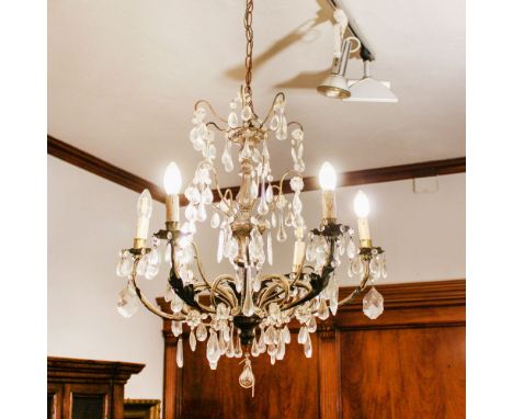 Six-lights bronze chandelier Italy, 20th centurystructure decorated with plant motifs and glass pendants70x65 cm.