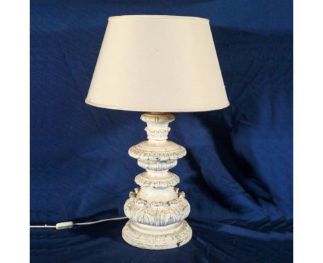 Lacquered wood table lamp Italy, 20th centurycarved with plant motifs, complete with lampshade73x45 cm.