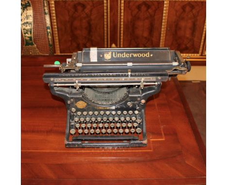 Underwood typewriter n. 3 United States, 1926defects25x58x33 cm.
