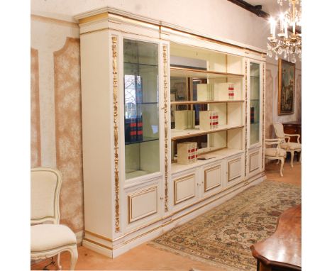 Lacquered and golden wood bookcase Italy, 20th centuryfront with shelves and various doors, two of which in glass236x400x52 c
