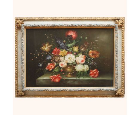 Italian painter 20th century"Still life of flowers", oil on canvas, within frame in lacquered and golden wood60x90 cm.