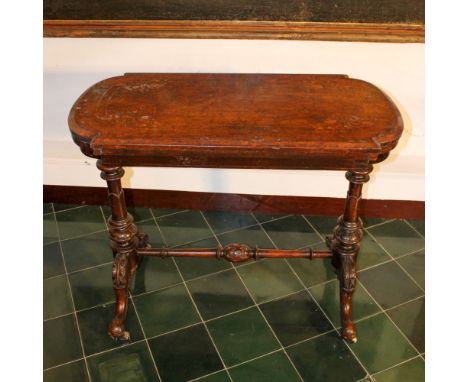 Walnut game table England, 19th centuryopening top inlaid in boxwood with plant motifs with interior partially covered in clo