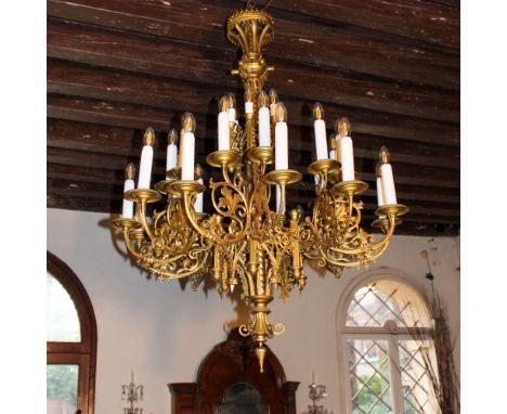 Gilded bronze chandelier with thirty lights Italy, 20th centurychiseled with gothic and plant motifs130x97 cm.