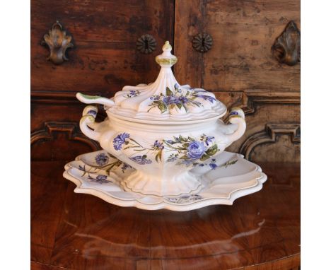 Ceramic soup tureen with présentoire Nove, Bassano - 20th centurydecorated in polychrome with plant and floral motifs, comple