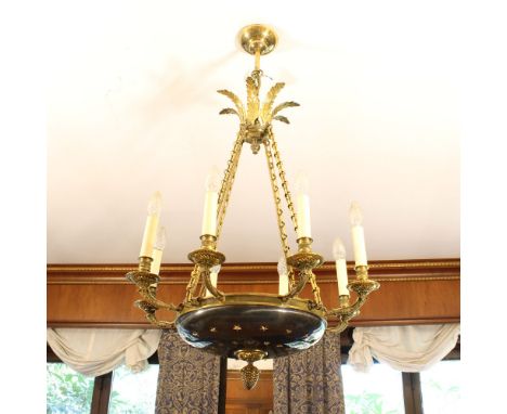 Eight lights chandelier in golden and painted bronze Italy, 20th centurystructure chiseled with Empire-style motifs85x64 cm.
