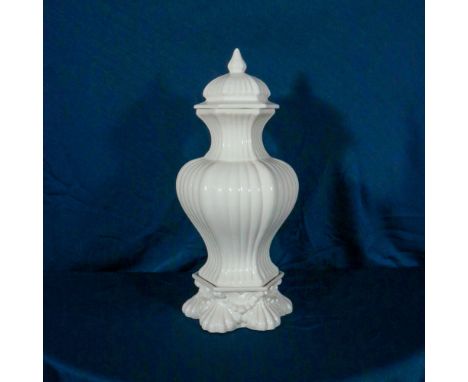 White glazed ceramic hexagonal vase Nove, Bassano 20th centuryflutedbody, resting on a base decorated with shells and garland