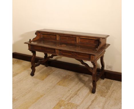 Walnut San Filippo desk Italy, XVIII-XIX sec.top with three-drawer shelf, band below with two further drawers resting on shap
