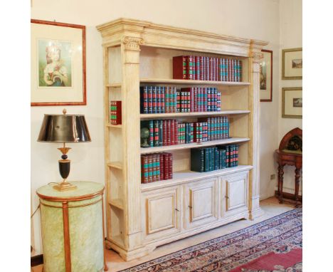 Lacquered wood bookcase Italy, 20th centuryfront with four shelves delimited by pilasters with capitals and three doors, side