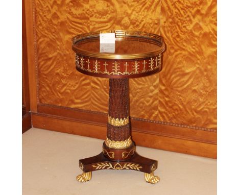 Gueridon in ebanized wood Italy, 20th centuryCircular plan delimited by a railing resting on carved support with plant motifs