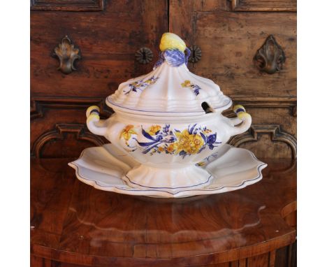 Ceramic soup tureen with présentoire Nove, Bassano - 20th centuryPolychrome decoration with plant and floral motifs, lemon-sh