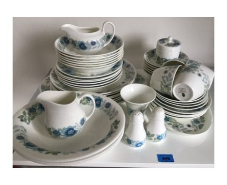 Wedgwood Clementine dinner and tea set - a dinner set in the Wedgwood Clementine pattern comprising six dinner plates, six fi