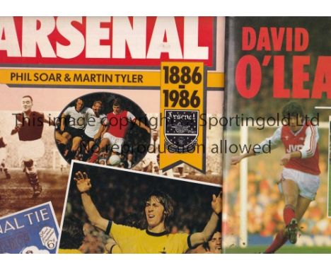 ARSENAL AUTOGRAPHS       Book - Official History 1886-1986 signed inside by 25 players including David Rocastle, Paul Davis, 