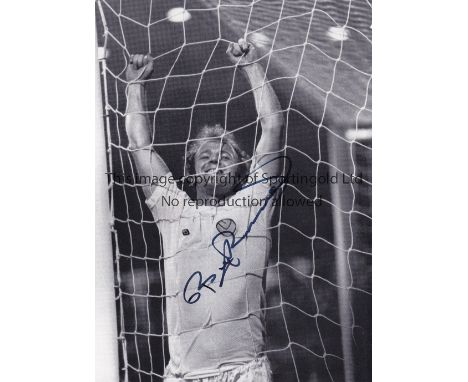 BILLY BREMNER AUTOGRAPH       A signed 10" X 7" black &amp; white picture in Leeds United kit and on the reverse is a picture