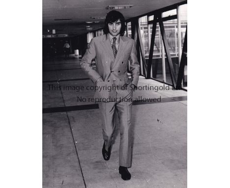 GEORGE BEST    Black &amp; white press photo dated 26/4/1970 of George Best at Heathrow Airport leaving for the USA to join h