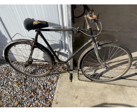 A VINTAGE GENTS RALEIGH SPORTS MODE BIKE 