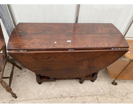 A GEORGIAN STYLE OAK GATE LEG TABLE DINING TABLE ON BOBBIN TURNED LEGS AND STRETCHERS 59" X 48" OPENED 