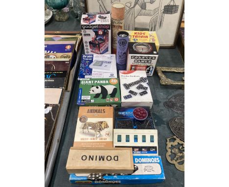 A COLLECTION OF VINTAGE AND MODERN GAMES TO INCLUDE DOMINOES, CLOCKWORK ANIMALS, TRIVIA, ETC 