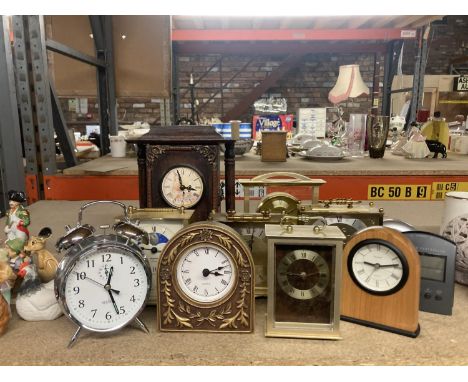 A COLLECTION OF MANTLE CLOCKS TO INCLUDE CARRIAGE CLOCKS, ETC PLUS AN ALARM CLOCK 