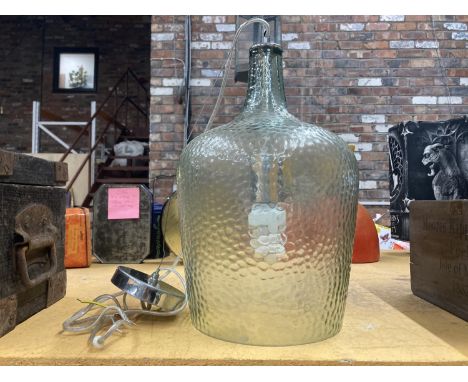 A VINTAGE RETRO STYLE GLASS CEILING LIGHT FITTING 