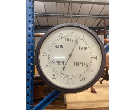 A VINTAGE ROUND BAROMETER WITH BAKELITE FRAME DIAMETER APPROX 34CM 