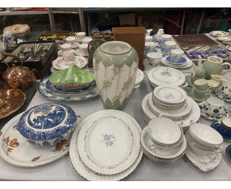 A QUANTITY OF PARAGON CHINA 'MORNING ROSE' TO INCLUDE TUREENS, SERVING PLATES, BOWLS, CUPS, SAUCERS, VARIOUS SIZE PLATES PLUS