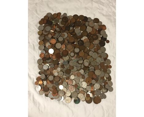 A VERY LARGE COLLECTION OF MOSTLY VINTAGE BRITISH COINS TO INCLUDE TWO SHILLINGS, PENNIES, SIXPENCES, SOME COLLECTABLE TOKENS