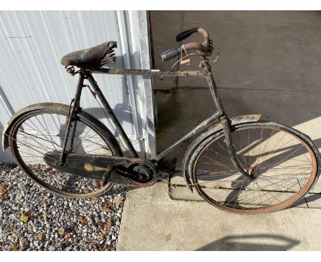 A VINTAGE MID CENTURY GENTS BIKE 