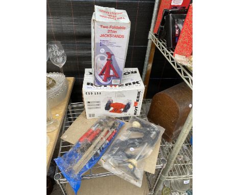 AN ASSORTMENT OF TOOLS TO INCLUDE A ROTWERK BENCH GRINDER, CLAMPS AND AN AXEL STAND ETC 