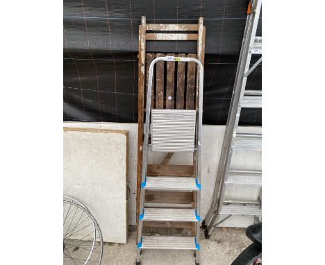 A BELDRAY THREE RUNG STEP LADDER AND A VINTAGE FOUR RUNG WOODEN STEP LADDER 