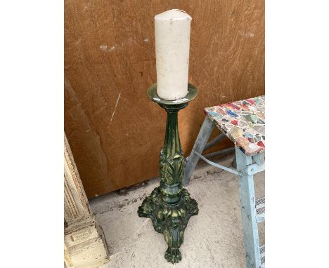 A VINTAGE HEAVY CAST IRON CANDLESTICK WITH LION PAW FEET (H:68CM) 