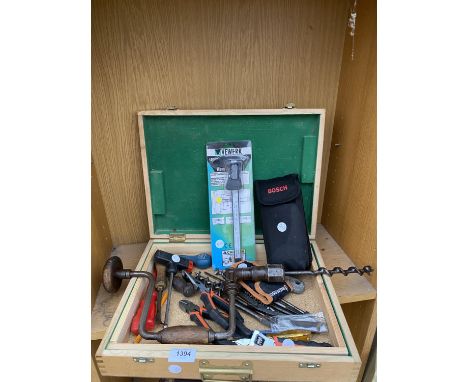 AN ASSORTMENT OF TOOLS TO INBCLUDE A BRACE DRILL AND PLIERS ETC 