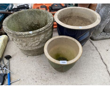 A RECONSTITUTED STONE GARDEN PLANTER AND TWO GLAZED PLANTERS 