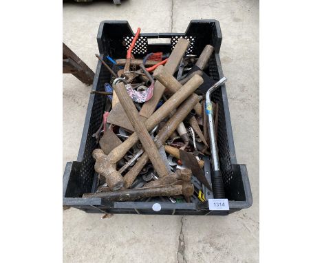 AN ASSORTMENT OF TOOLS TO INCLUDE HAMMERS AND AXES ETC 