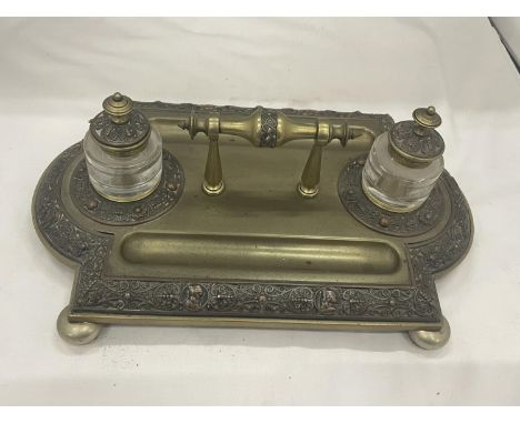 A VINTAGE BRASS DESK TIDY AND INKWELL SET 