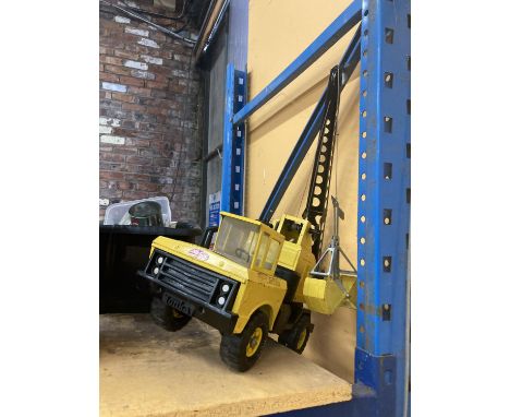 A VINTAGE TONKA TRUCKS 'CRANE' 