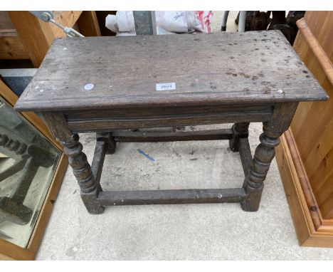 A 18TH CENTURY STYLE OAK STOOL ON BOBBIN TURNED LEGS, 24X11" 