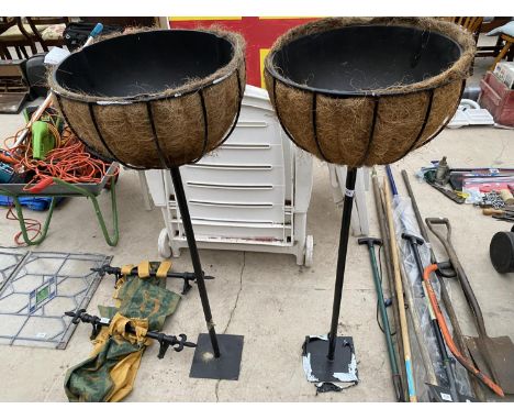A PAIR OF FREESTANDING GOBLET PLANTERS COMPLETE WITH LINER (H:125CM)(DIAMETER OF PLANTER:16") 