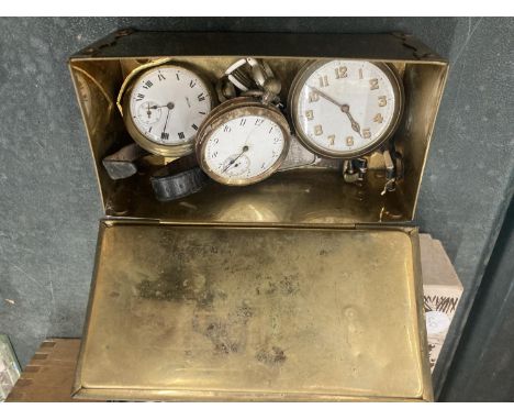 A QUANTITY OF POCKET WATCHES AND WRISTWATCHES IN A VINTAGE BRASS BOX 
