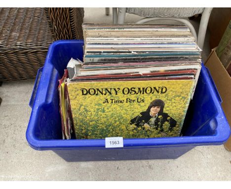 AN ASSORTMENT OF VINTAGE LP RECORDS 