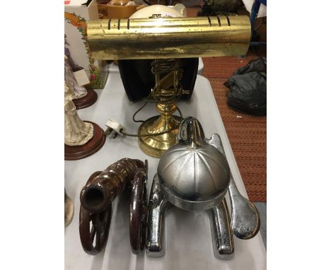 A VINTAGE POKER CANON, JUICER AND BRASS BANKERS LAMP 