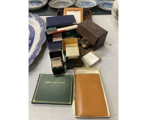 A QUANTITY OF VINTAGE PLAYING CARDS TO INCLUDE A BEZIQUE SET, BOXED PATIENCE SET, PLUS A SMALL WOODEN TRAY, NOTEBOOKS ETC 