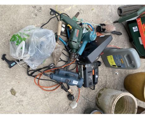 AN ASSORTMENT OF POWER TOOLS TO INCLUDE JIGSAWS, SANDERS AND A BOSCH DRILL ETC 