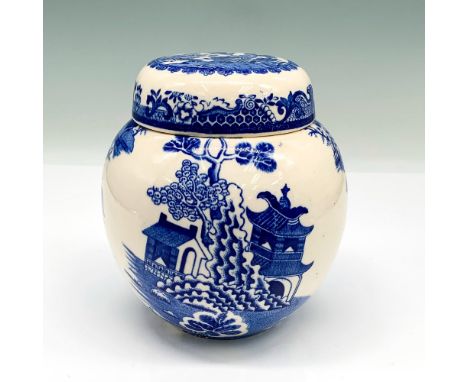 Nice ginger jar or tea caddy with blue and white oriental pattern. Mason's backstamp on bottom. Dimensions: 4"dia. x 5"HManuf