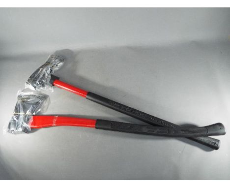 An axe and a logsplitter. (ax&amp;ls)